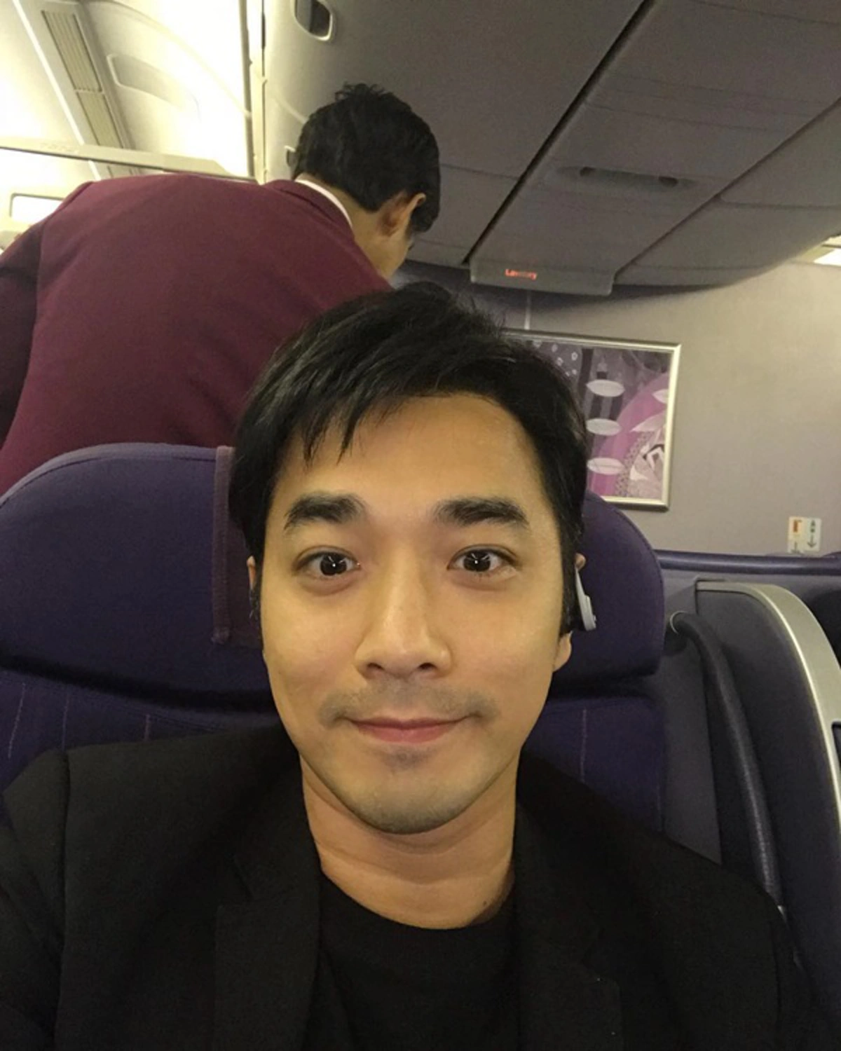 แม่เจ้าโว้ย!! "เจมส์ เรืองศักดิ์ โพสต์รูปขึ้นเครื่องบิน แต่ชาวเน็ตโฟกัสผิดจุด ตาลุกวาวกันเป้นแถบ กลายเป็นคู่แข่ง "โดม ปกรณ์ลัม" ไปซะแล้ว ??