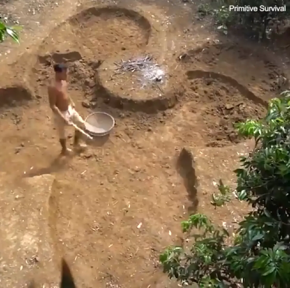 ไม่เจ๋งจริงทำไม่ได้ สองหนุ่มลงแรง สร้างสระว่ายน้ำสุดหรูด้วยตัวเอง โดยไม่เสียเงินแม้แต่บาทเดียว ขนาดปูนยังทำเองได้(คลิป)