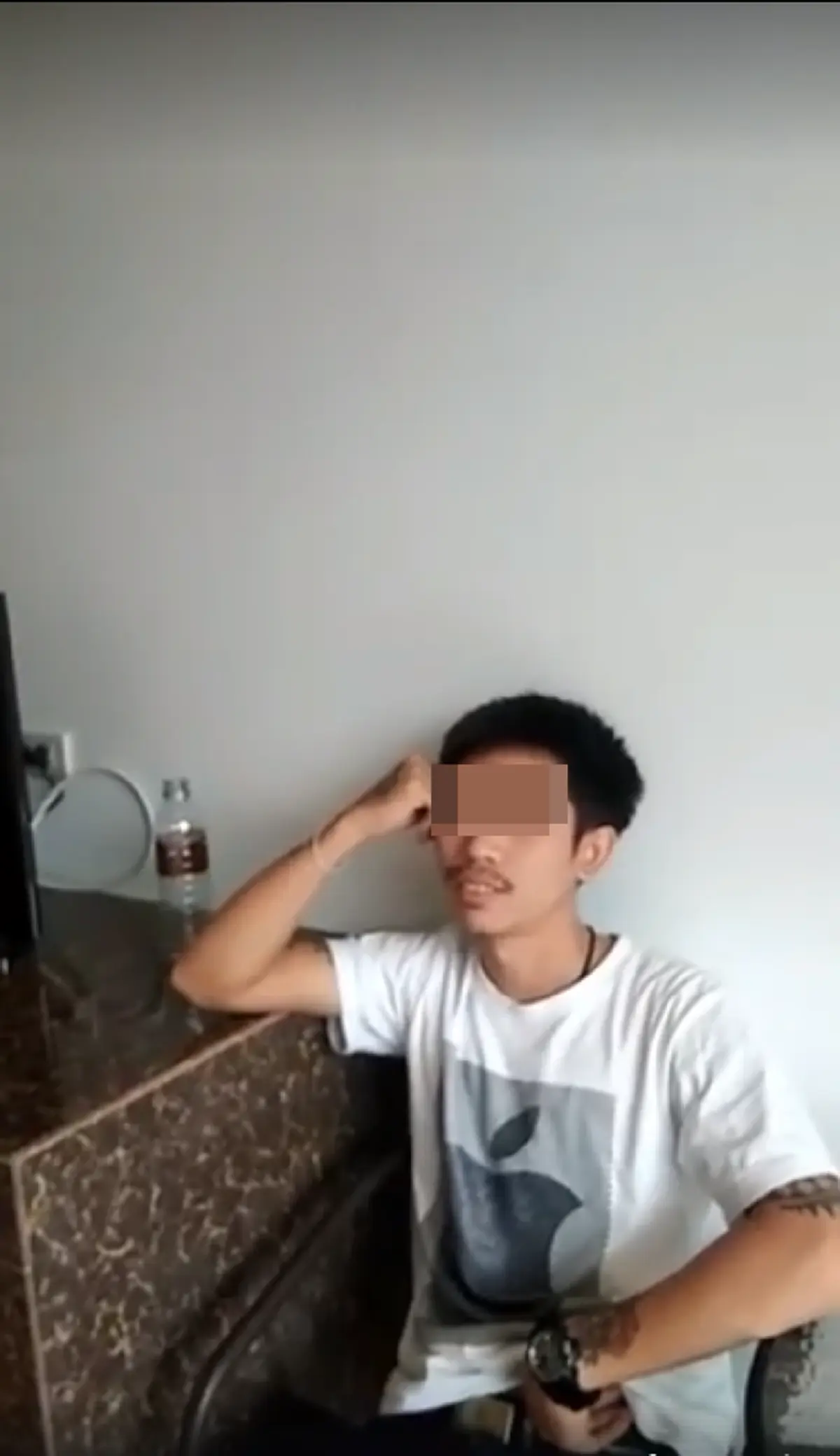 แห่ดูกว่า 3 ล้าน เมียแฉคลิปสุดเจ็บปวดหัวใจ พาลูกไปเลี้ยงที่ทำงาน แต่ผัวพาผู้หญิงเข้าโรงแรม จับได้คาหนังคาเขาผัวตอบหน้าตาเฉย"ก็แค่เมา"!