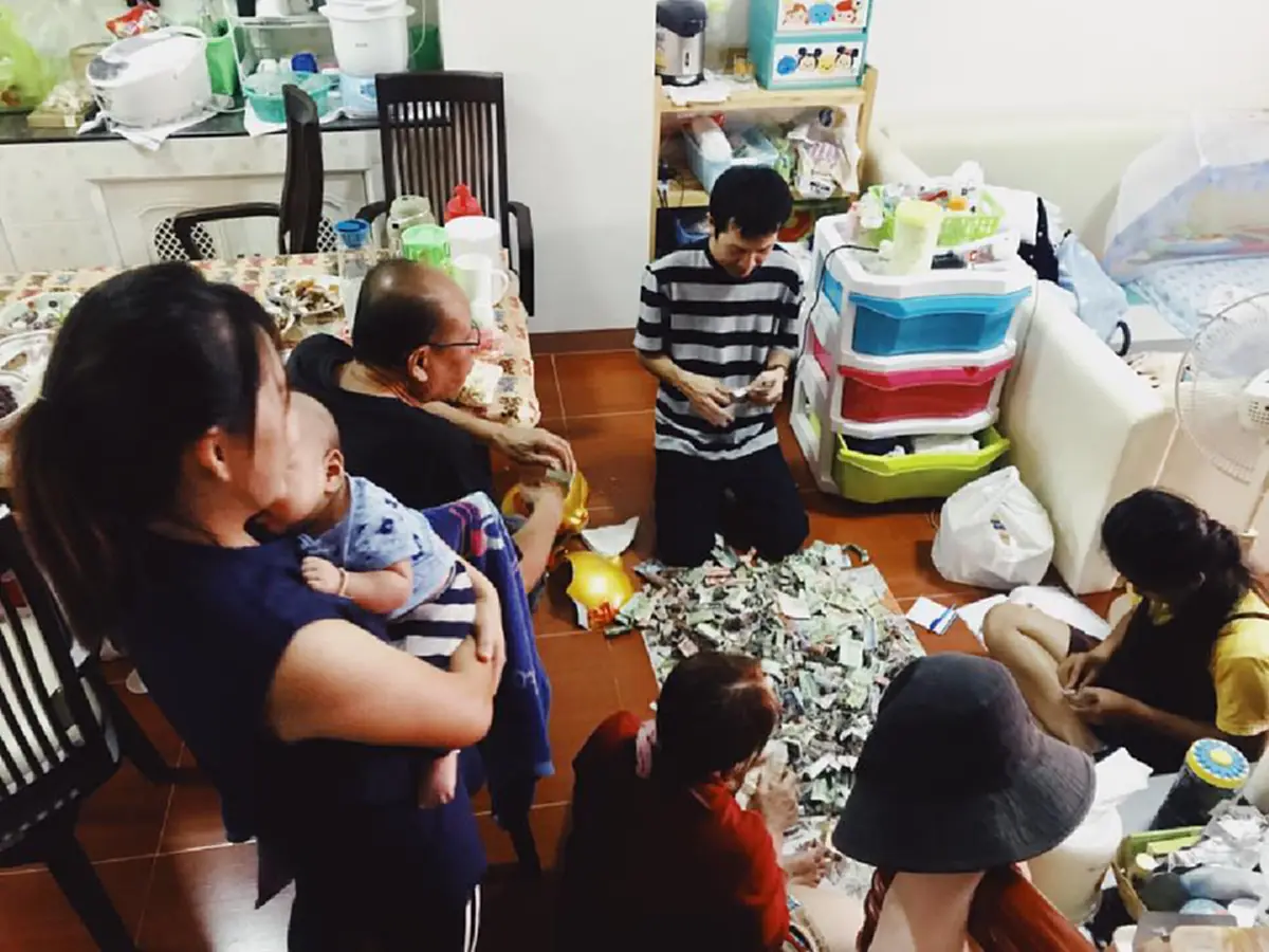 ป๊าด...อึ้งแท้!! เมื่อเซลล์หนุ่มตัดสินใจทุบกระปุกหมูทอง หลังออมเงินสะสมตลอด 1 ปี นับจำนวนเงินแล้วหายเหนื่อยทันที !!?? (มีคลิป)