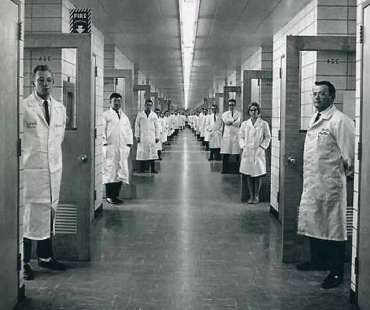 น่ากลัวสุดขีด !! นี่คือ "สภาพของคน" ที่ "อดนอน 15 วันเต็ม" จากคนปกติ..กลายเป็นปีศาจ เห็นแล้วขนลุกซู่ !! (ชมภาพ)