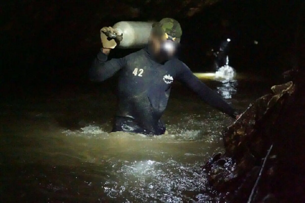 เป็นพระมหากรุณาธิคุณอันหาที่สุดมิได้ ในหลวง ร.10 พระราชทานอุปกรณ์ช่วยกู้ภัยถ้ำหลวง ทรงส่งคนมาช่วยจัดการแบบเงียบๆ