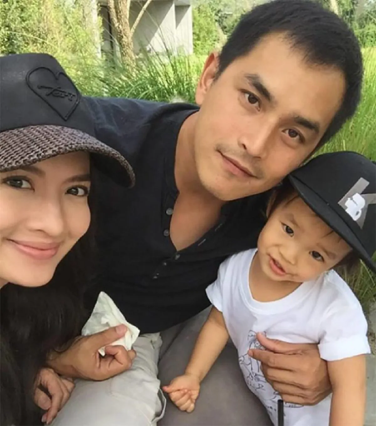 #อ่านแล้วขนลุกวาบ!! เปิดคำทำนาย หมอดูชื่อดัง ที่ดูดวง “แอฟ-สงกรานต์” ไว้ปี54 “เป็นคู่อริมรณะ” ชีวิตคู่ถึงกับแตกร้าวทีเดียว !! (รายละเอียด)