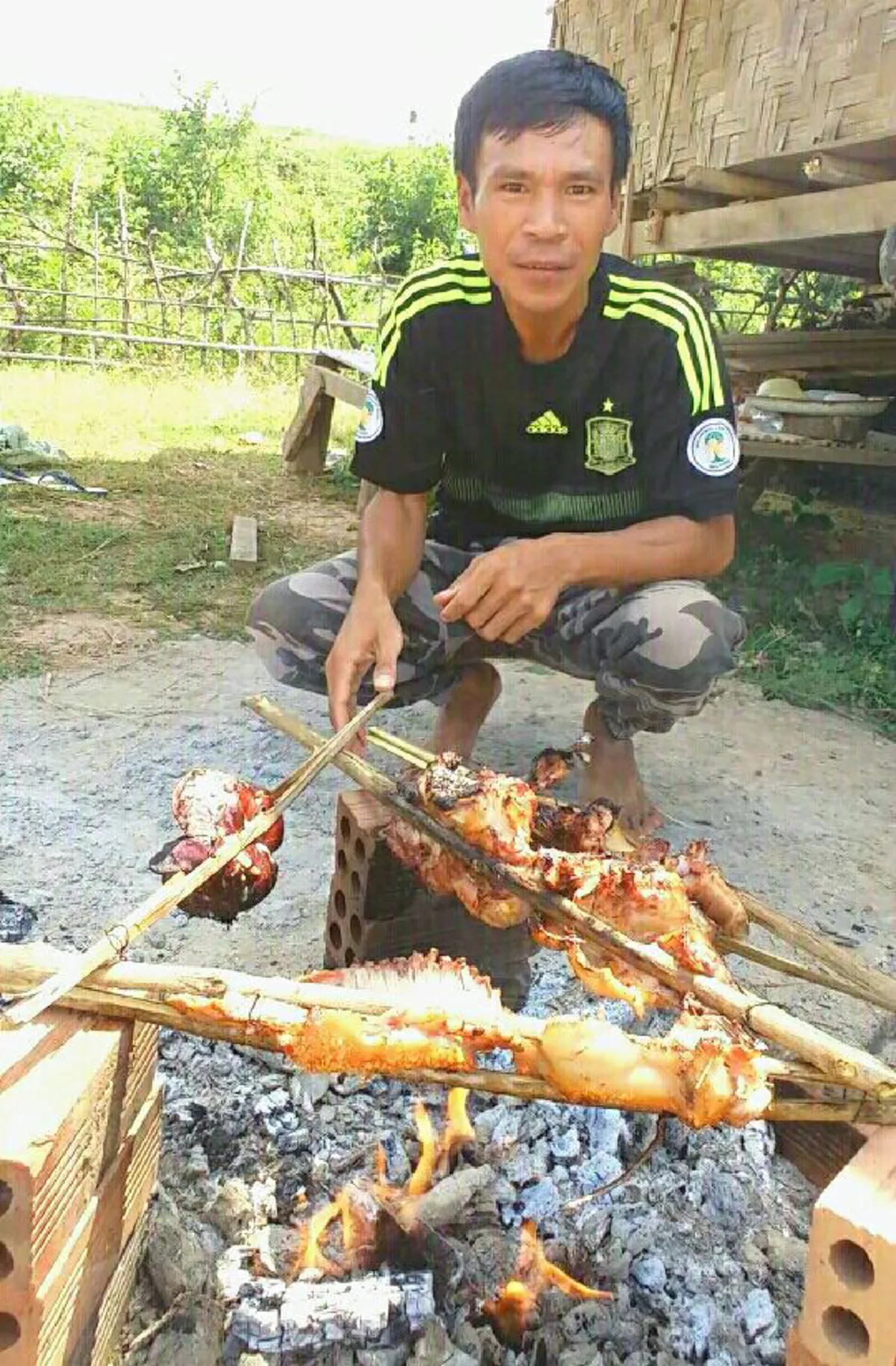 เขานี่ล่ะตัวจริงเสียงจริง !! เปิดภาพ "บัวไล" เน็ตไอดอลลาว ที่โด่งดังเรื่องทำอาหาร แต่ละเมนูเห็นแล้วน้ำลายแตก !!! (ชมภาพ)