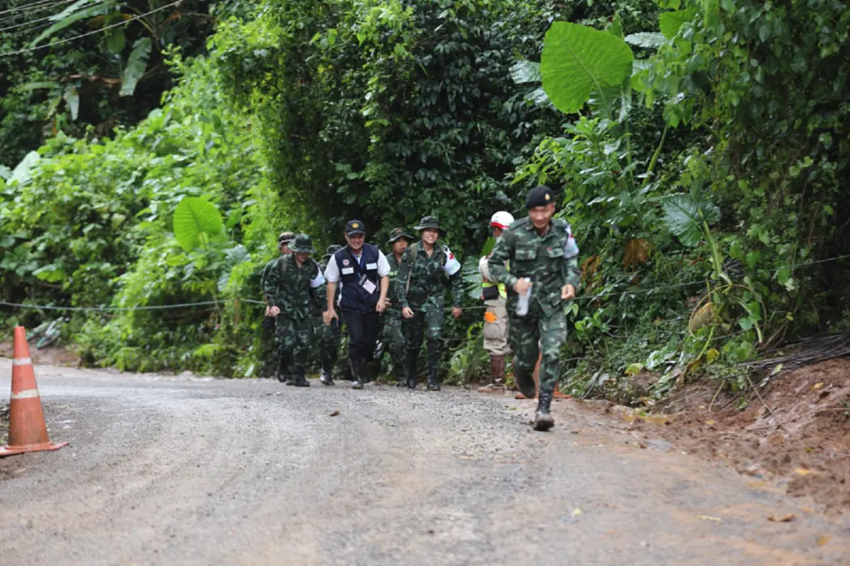 ความซับซ้อนของถ้ำ !!! เปิดวิธีนำ 13หมูป่า ออกจากถ้ำ เส้นทางปราบเซียนดำน้ำลึก-แคบ!? เจ้าหน้าที่ประกบ2ต่อ1 (รายละเอียด)
