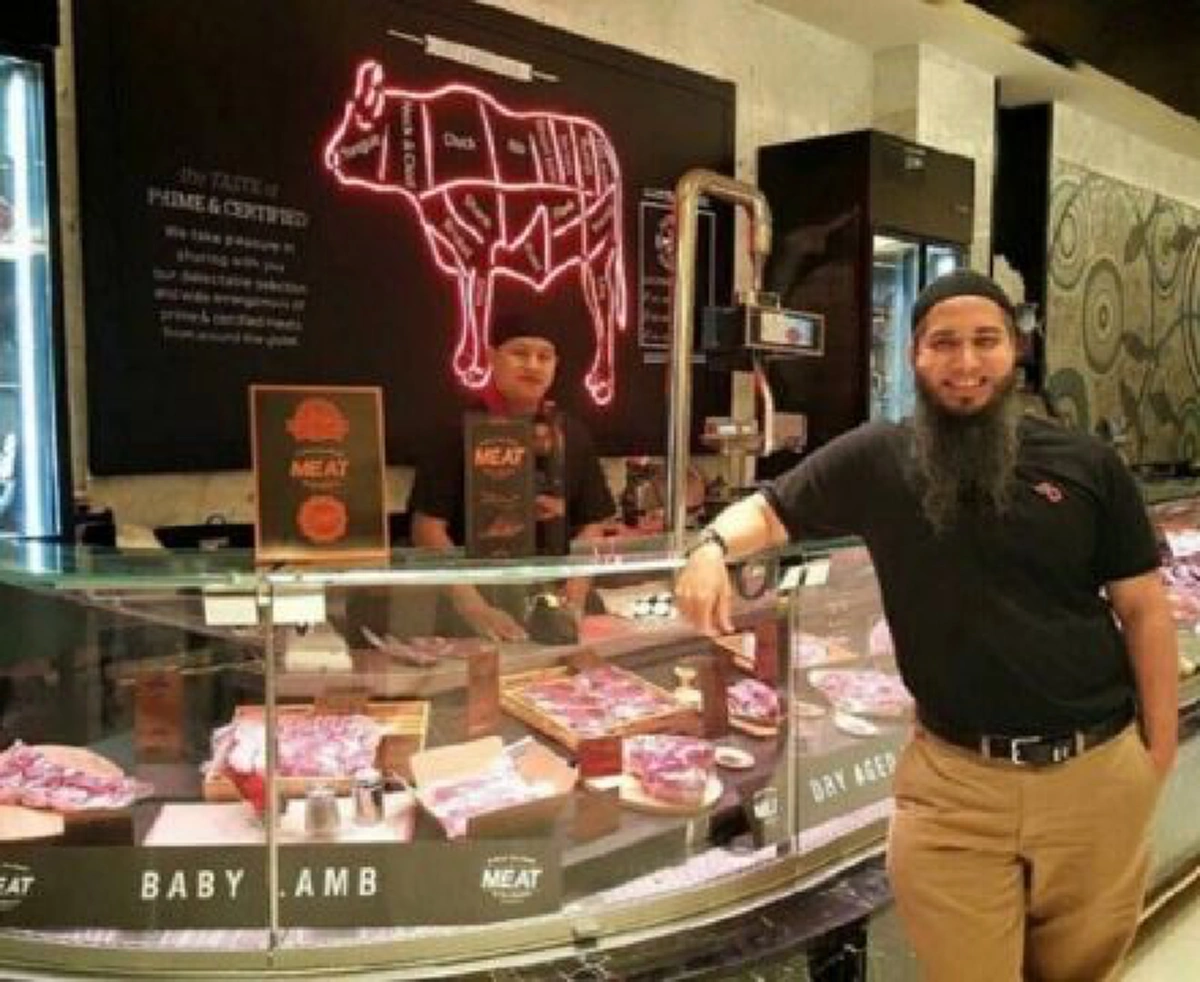 พี่โตกำลังยืน