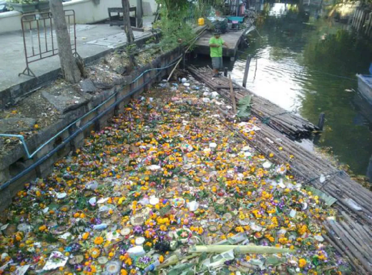 นักศึกษา"มหาวิทยาลัยบูรพา" โชว์ซิกแพค เคลียร์กระทง ไม่อยากให้พระแม่คงคาบอบช้ำ!