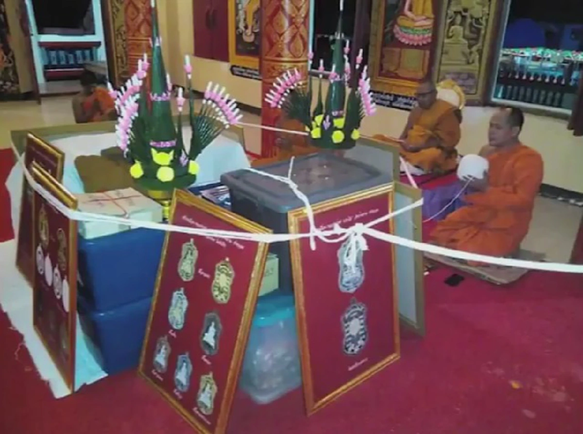 แตกฮือ ทั้งวัด!! "หลวงปู่เฮง" เกจิดังอีสาน ทำพิธีปลุกเสกเหรียญ จู่ๆเลขโผล่บาตรน้ำมนต์ 3 ตัว เต็มๆตา โร่แทงหวยด่วน!!