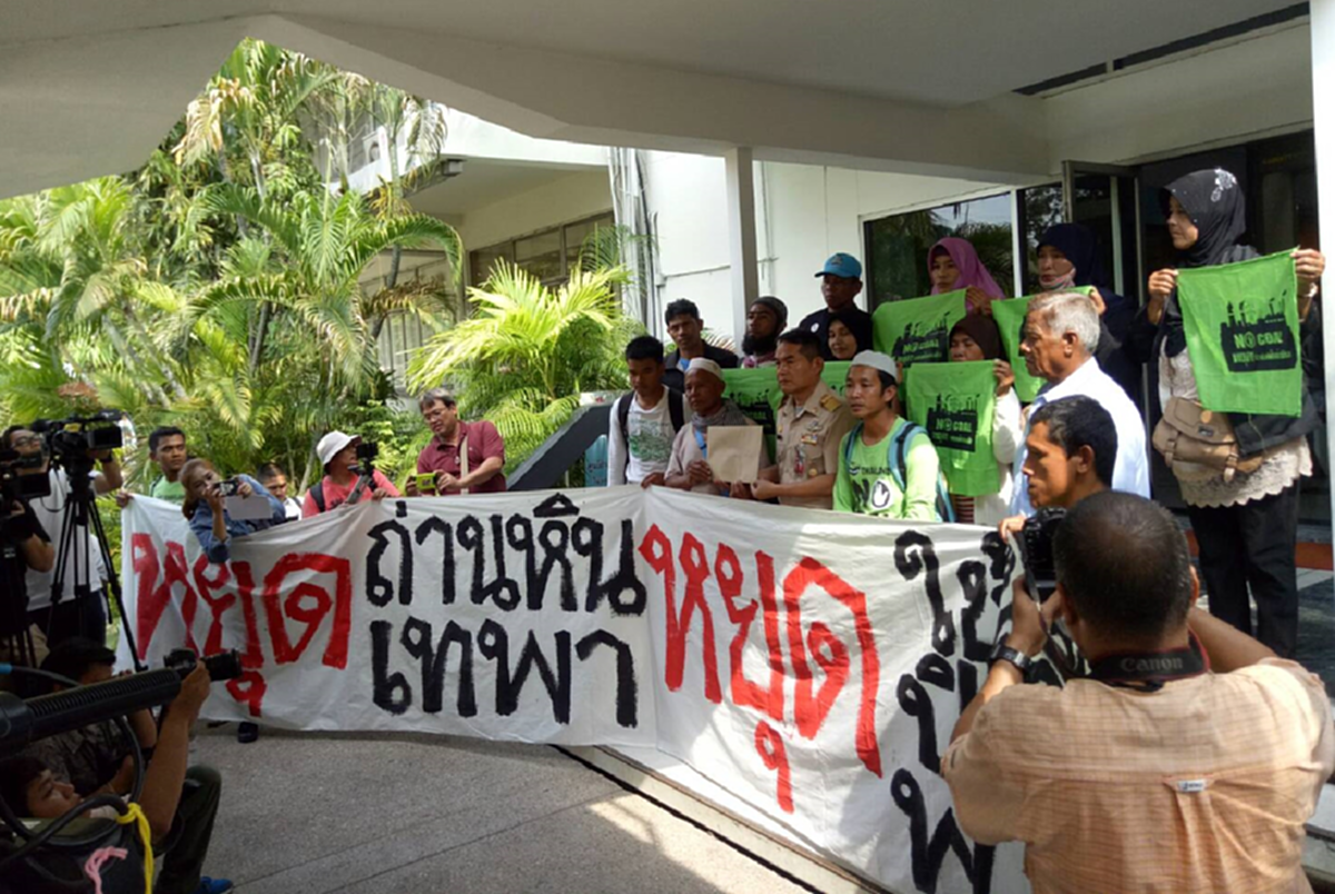 นายกฯลุงตู่ แย้ม !! อาจชะลอ โครงการสร้างโรงไฟฟ้าเทพาออกไปก่อน  ยอมรับ ตราบใดมีความเห็นเป็น 2 ฝ่ายก็แก้ยาก