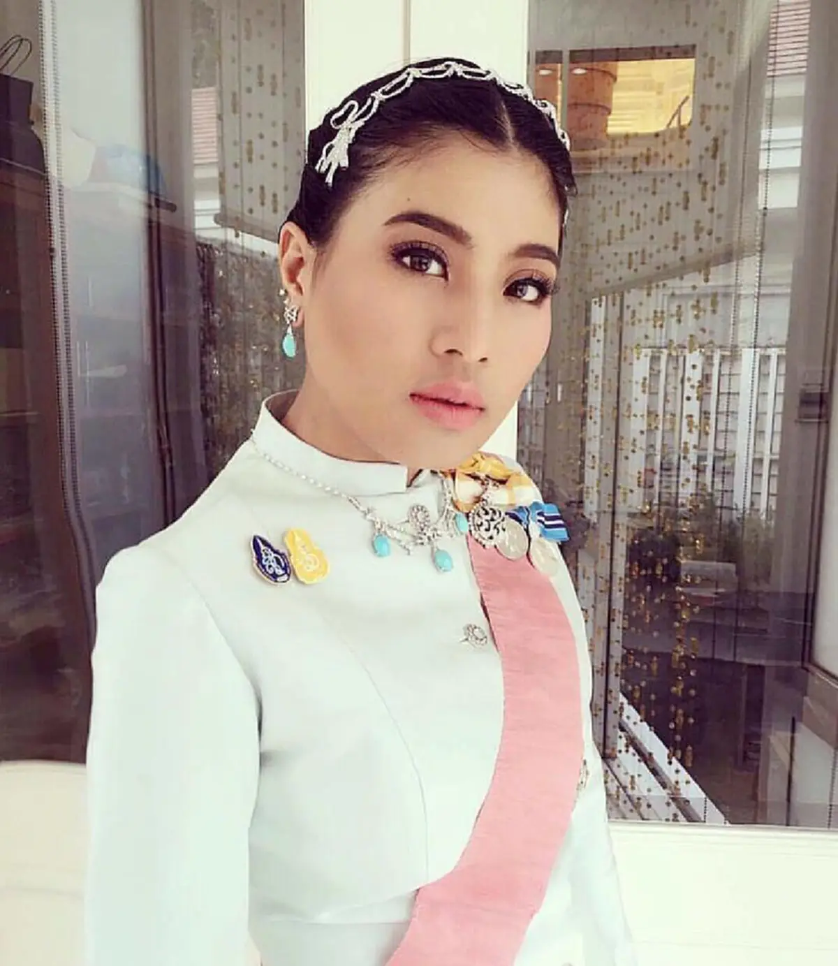 เผยโฉมช่างแต่งหน้าธรรมดาสู่ช่างแต่งพระพักตร์คู่พระทัย "พระองค์หญิงสิริวัณณวรีฯ"