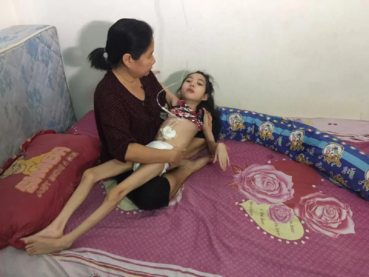 แค่เห็น..น้ำตาก็ไหลเเล้ว !!! เเม่ร้องไห้รันทดชีวิต ลูกป่วยหนัก พิการตั้งเเต่เกิด หวังจะพาไปรักรักษา เเต่มีเงินติดตัวเเค่50บาท !??