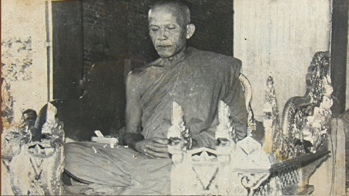 หลวงปู่ตื้อผู้มีบารมีติดต่อพญาครุฑรู้ว่าจะมีฟ้าฝ่าใกล้กุฏิจึงห้ามลูกศิษย์เข้าใกล้ทันเวลาพระอาจารย์ผจญย้อนเล่าเรื่องให้ประจักษ์#บารมีพระป่า