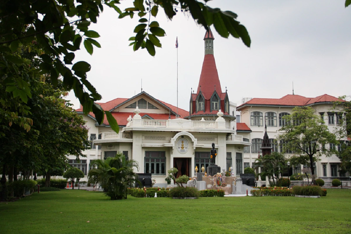รู้หรือไม่?? ภายในรพ. พระมงกุฎเกล้าฯ มีพระราชวังพญาไท ซ้อนอยู่..พระราชฐานที่พระบาทสมเด็จพระมงกุฎเกล้าเจ้าอยู่หัว รัชกาลที่ ๖ ..!!