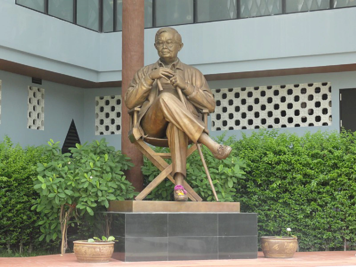 ย้อนรำลึกวันวานในอดีต..วันที่ ๙ ตุลาคม พ.ศ. ๒๕๓๘ " หม่อมราชวงศ์คึกฤทธิ์ ปราโมช " ถึงแก่อสัญกรรม อดีตนายกรัฐมนตรีคนที่ ๑๓..