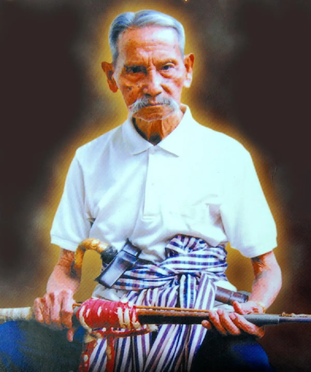 อาวุธคู่กายปราบศัตรู!! ตำนาน "ดาบแดง" " ของขุนพันธรักษ์ราชเดช" ตีขึ้นจากเหล็กน้ำพี้ เชื่อ..เป็นดาบตกทอดมาจาก "พระยาพิชัยดาบหัก"