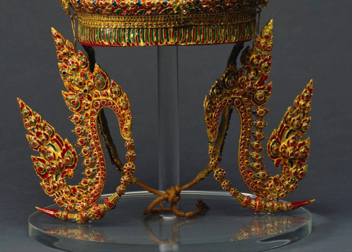 เป็นบุญตายิ่งนัก!! เผยภาพ "มงกุฎทองคำ" ที่รัชกาลที่ ๔ พระราชทานให้ "สมเด็จพระนางเจ้าวิคตอเรีย" แห่งประเทศอังกฤษ เพื่อเจริญสัมพันธไมตรี(คลิป)