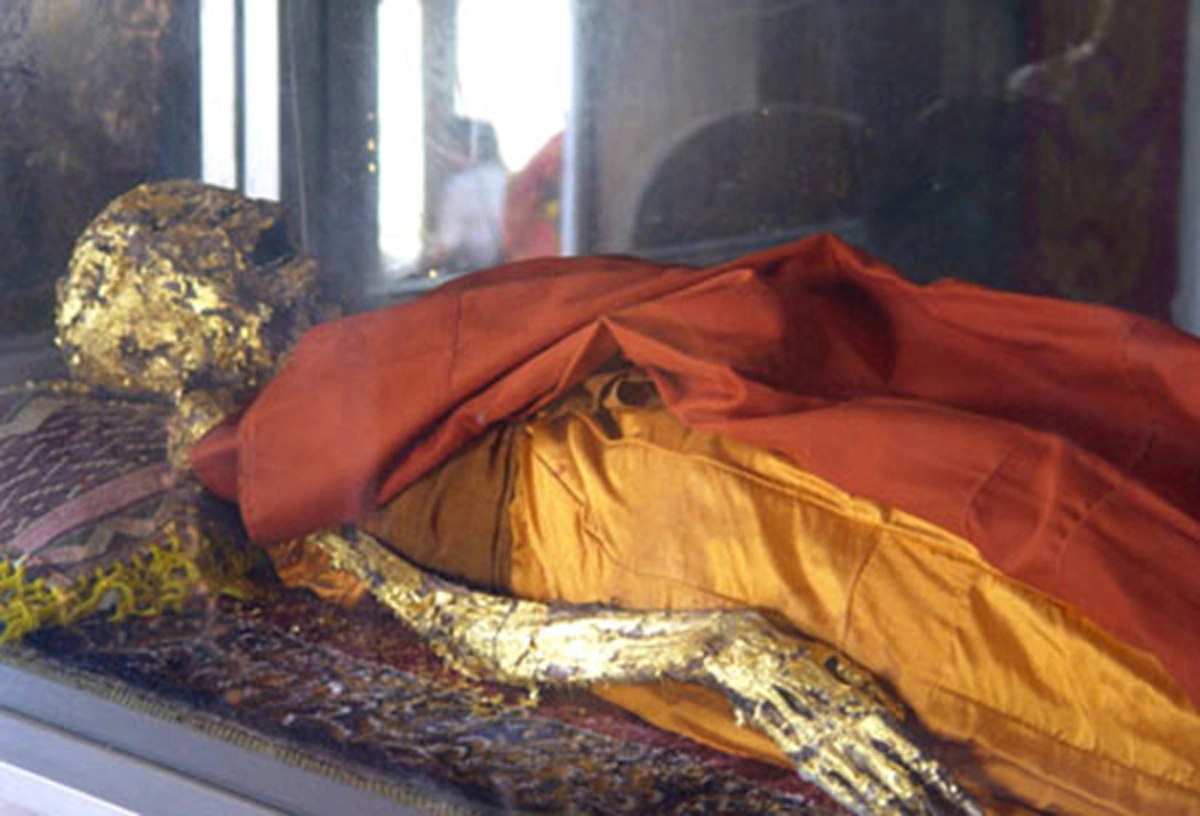 เมื่อข้าดับไฟหมดแล้วลูกปืนที่ไหนมันจะยิงออก.."หลวงพ่อทบ วัดชนแดน"เป็นเลิศกสิณไฟ เพ่งเปลวไฟทุกคืน ดับเทียนชัย ธูปทั้งกำด้วยมือเปล่า!!!