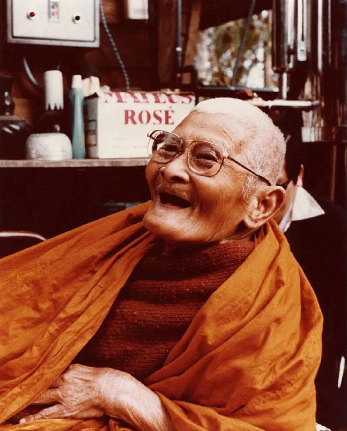 กราบสาธุ!! เปิดที่มา ตำนานพระอรหันต์เหาะได้ เมื่อนักบินเห็น หลวงปู่แหวน สุจิณโณ นั่งอยู่บนก้อนเมฆ ขวางเส้นทางการบินอยู่ อย่างน่าเหลือเชื่อ!!