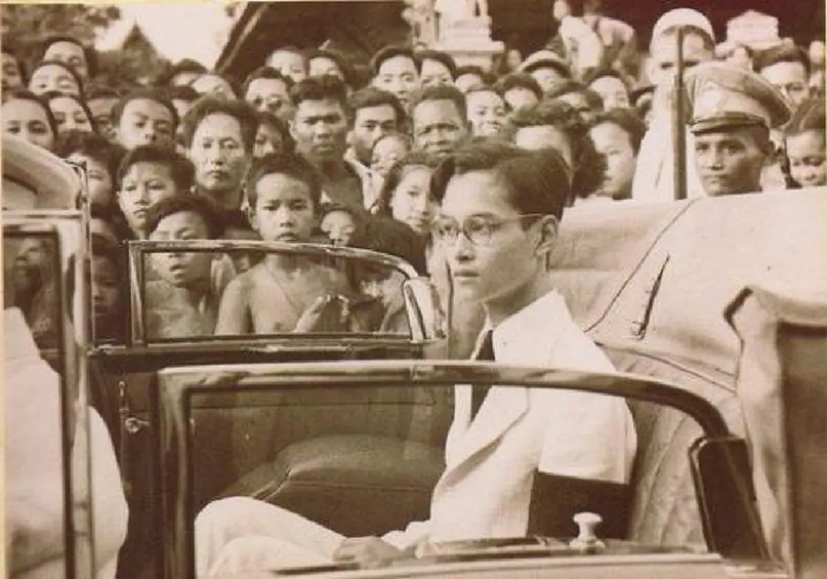 "เราจะครองแผ่นดินโดยธรรม เพื่อประโยชน์สุขแห่งมหาชนชาวสยาม" รำลึกถึง "ในหลวง ร.๙" #ฉัตรมงคล #ในความทรงจำ