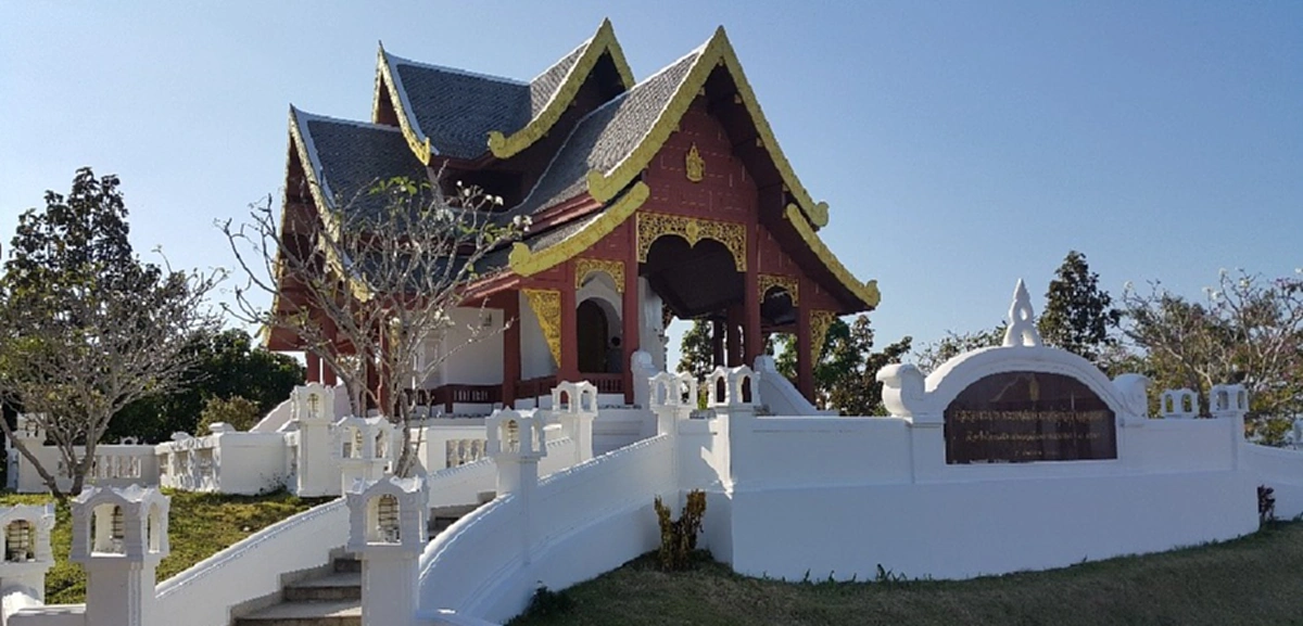 มีเพียงหนึ่งเดียวในสยาม!! "รอยพระบาทในหลวงรัชกาลที่๙" มิ่งขวัญแก่ทหารกล้า สัญลักษณ์แห่งสันติสุข ยุติสงครามด้วยพระบารมีปกเกล้า (คลิป) !!