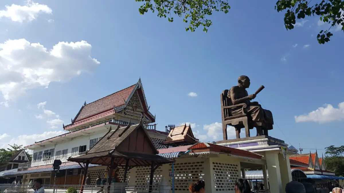 “เทวดายื่นบันไดแก้วให้ขึ้นสวรรค์ พ่อท่านไม่ขึ้นต้องสร้างเจดีย์ให้เสร็จก่อน” ตำนาน"พ่อท่านคล้าย"สร้างพระเจดีย์ธาตุน้อย ก่อนละสังขาร..