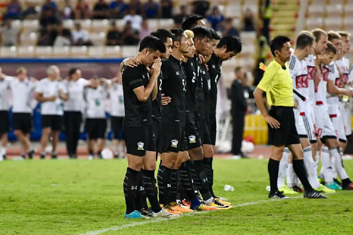 ถ้วยของพระราชา..ต้องอยู่บนเเผ่นดินของพระราชา!! "ธีราทร" วิ่งเเก้บนรอบสนามราชมังฯ หลังช่วย"ทีมชาติไทย" ป้องเเชมป์"คิงส์คัพ"ถ้วยพระราชทาน"ร.9"