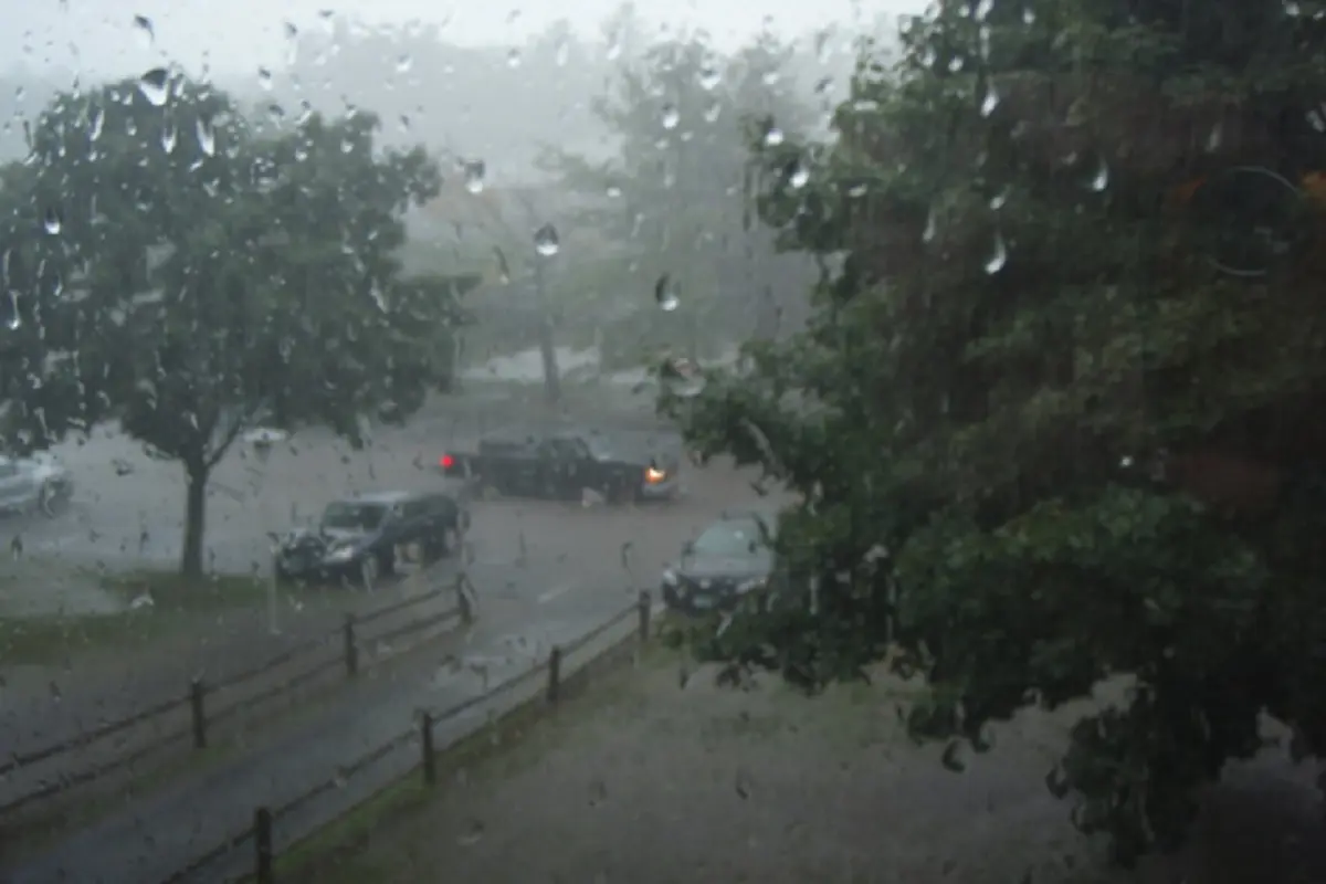 ฝนถล่มอีกแล้ว!! บ่ายนี้ “กรมอุตุฯ” เตือน หลายพื้นที่ “ฝนตกหนัก” เตรียมรับมือ (รายละเอียด)