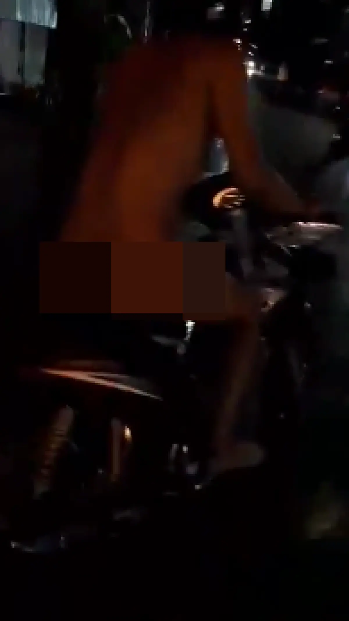 ซ่าไม่ออกเลยสิ!! วัยรุ่นเผยคลิปเพื่อนโป๊เปลือย ขับขี่รถ ทนายชี้ ความผิดหนักกว่าคนถอด คราวหน้าก่อนโพสต์ต้องระวัง...???