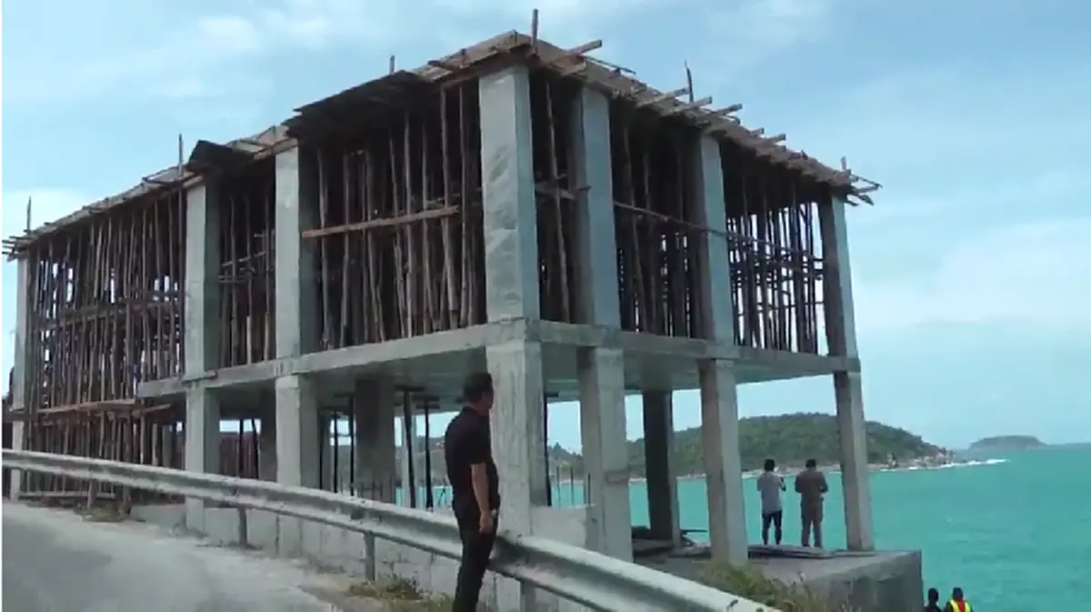 รื้อถอนให้หมด !!สั่งระงับสร้างบ้านหรู อ่าวเสน-แหลมกระทิง  และสั่งรื้อถอนสิ่งที่ไม่มีในแบบภายใน 30 วัน