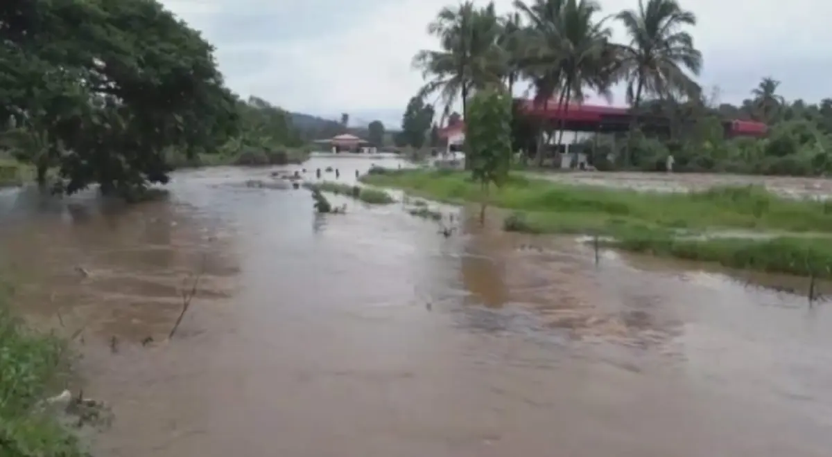 เตรียมรับมือ!! ตาก วิกฤตหนัก “ฝนตกหนักสะสม” แม่น้ำเมย และลำห้วยวาเล่ย์ สูงต่อเนื่อง เตือนปชช.เก็บของขึ้นที่สูง ระวังน้ำป่าทะลัก