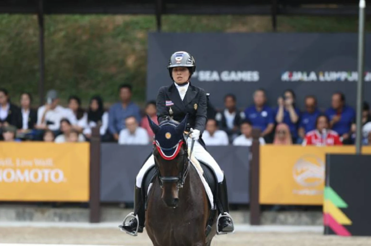 พระเจ้าหลานเธอ พระองค์เจ้าสิริวัณณวรีนารีรัตน์ ทรงนำทีมชาติไทย คว้าเหรียญเงิน ขี่ม้า ประเภททีม ซีเกมส์ ครั้งที่ 29 ที่ประเทศมาเลเซีย
