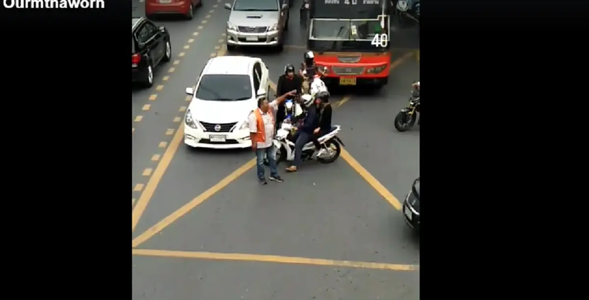 คนดีในสังคมยังมีอยู่...วินไทยน้ำใจงาม..... แม้ไม่ใช่หน้าที่ ก็เต็มที่-ที่จะทำ(มีคลิป)