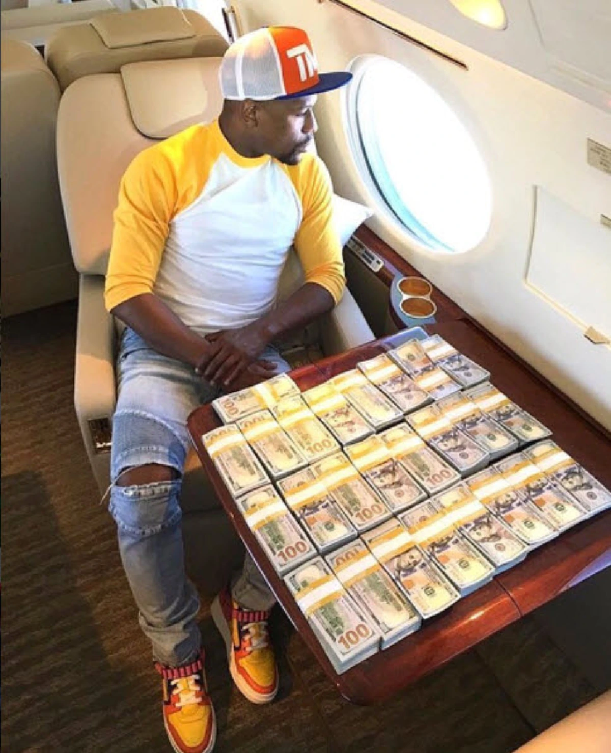 **ไม่เคยมีใครได้เห็น !!! ส่องคฤหาสน์หรู "Floyd Mayweather" ยอดมวยไร้พ่าย กับการใช้ชีวิตที่โคตรจะน่าอิจฉา ! (ชมภาพ)