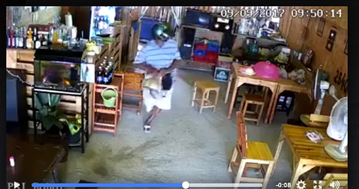 เเชร์ช่วยกันจับคนร้ายโจกอุกอาจ...เข้าขโมยเงิน...ภายในร้านฉวยโอกาศจังหว่ะผู้เสียหายเผลอ...คว้าทรัพย์สินเกลี้ยง(มีคลิป)