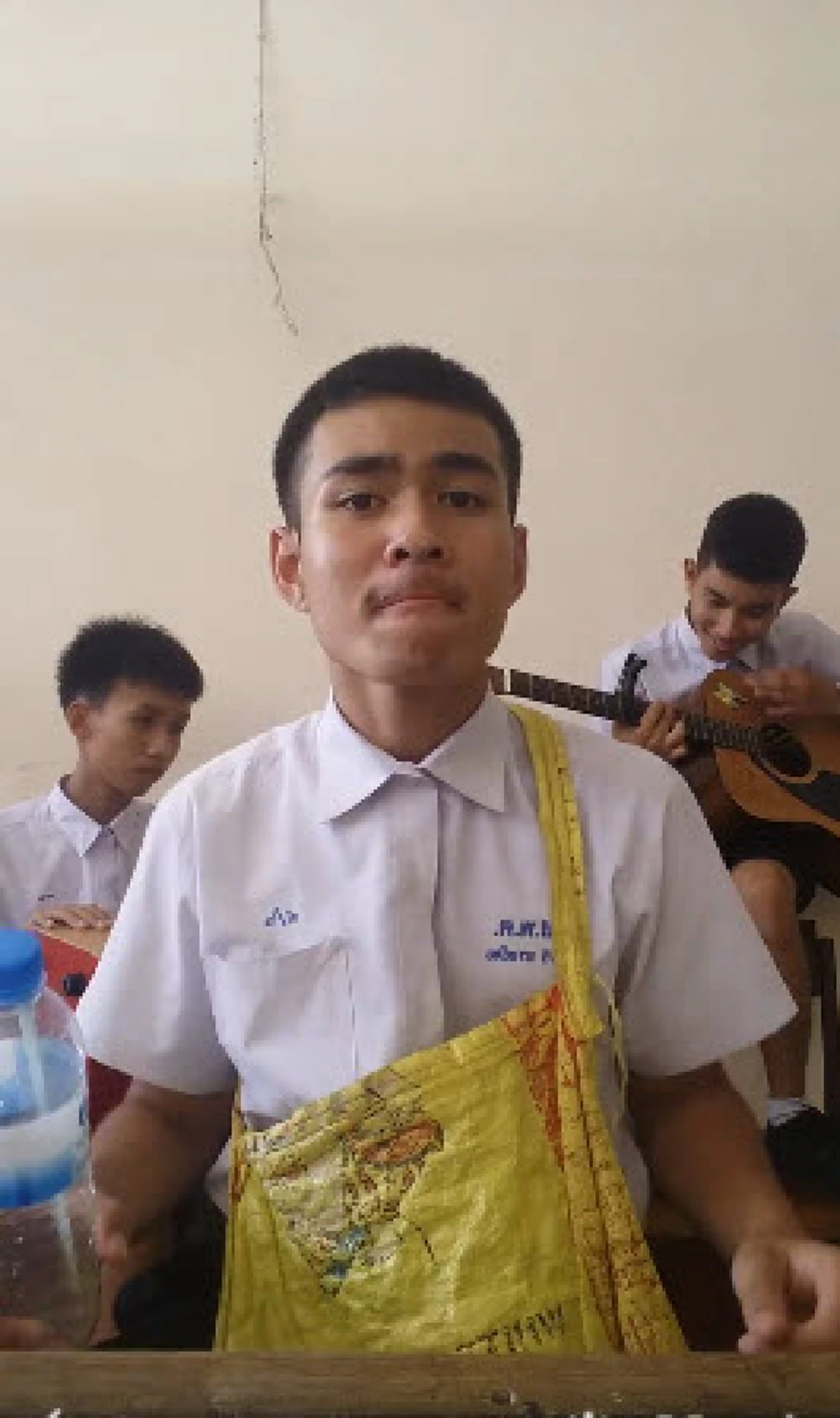 แชร์กันสนั่น..!! ซิงเกิ้ลใหม่ มาแรง หลวงพระเนตร เร็คคอร์ด เพลง “อวสานมื้อสอบ” เพราะเนื้อหาดี กินใจคนเพิ่งสอบเสร็จ!?! (คลิป)
