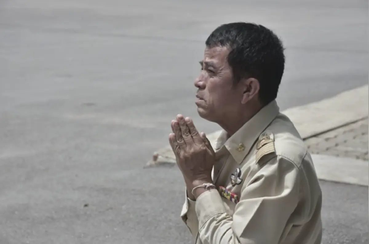 เจอดี ลงพื้นที่!! เปิดใจ "ครูจุ้ย" ก้มลงกราบสำนึกบุญคุณโรงเรียนแสนเศร้าใจน้ำตานองหน้ากับวันสุดท้ายในการทำหน้าที่ "ครู" (คลิป)