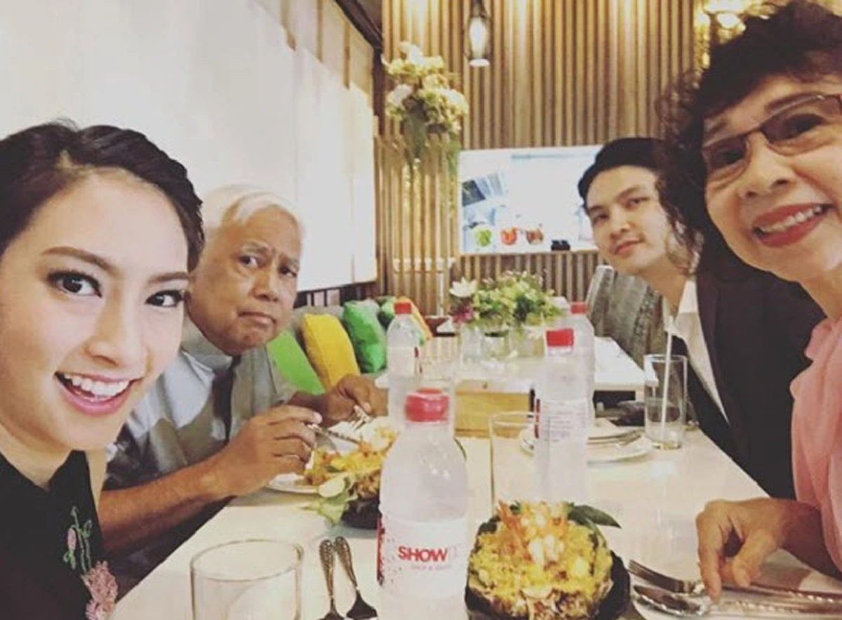 **หายไปนานมาก !!! ไม่อยากจะเชื่อ ! นี่คือชีวิตหลังแต่งงานของ "แอร์ ภุมวารี" และสามี เปลี่ยนไปขนาดไหนตามไปดู ? (ภาพ)