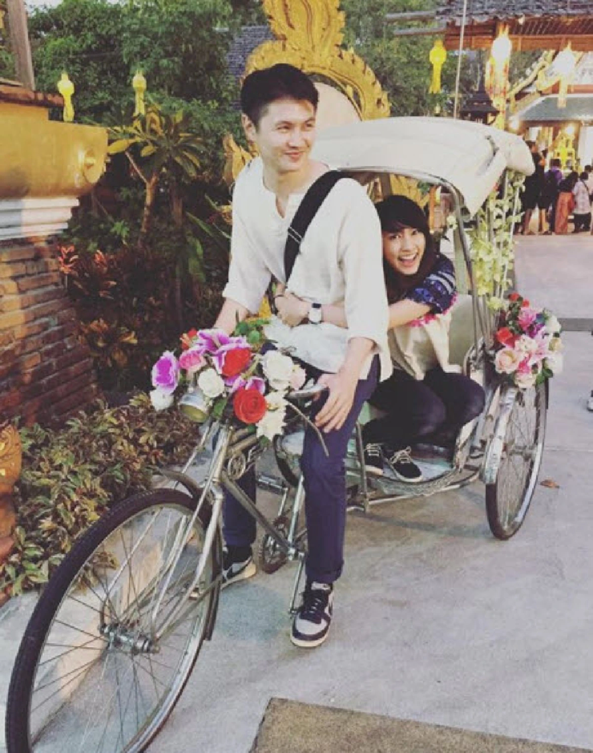 **หายไปนานมาก !!! ไม่อยากจะเชื่อ ! นี่คือชีวิตหลังแต่งงานของ "แอร์ ภุมวารี" และสามี เปลี่ยนไปขนาดไหนตามไปดู ? (ภาพ)