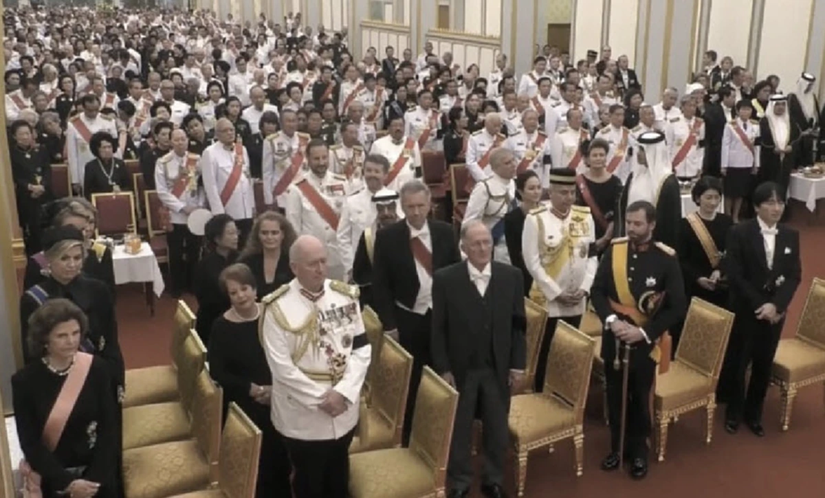 ไขข้อสงสัย!!! ผู้หญิงฝรั่งคนนี้เป็นใคร? เธอแต่งกายไว้ทุกข์ธรรมดา อยู่ในขบวนเจ้าหญิง-เจ้าชาย แต่ไม่ประดับเครื่องราชฯ รู้คำตอบแล้วก็ถึงบางอ้อ