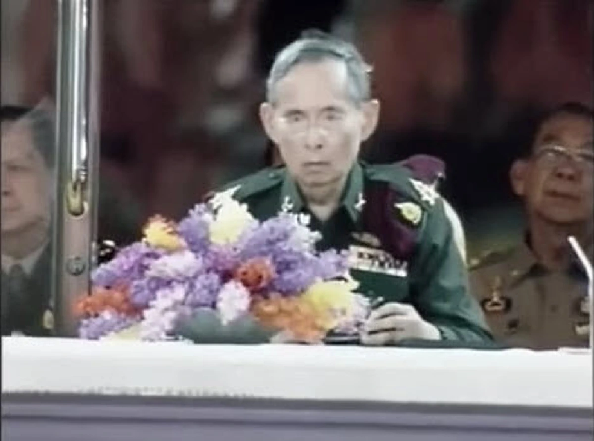 เก่งมากที่เอาชื่อเรามาใส่ในเพลงได้..!! “แอ๊ด คาราบาว” ร้องเพลง “ผู้ปิดทองหลังพระ” ต่อหน้าพระพักตร์ของพระองค์ท่าน ย้อนดูกี่ครั้งยังคงขนลุกไม่