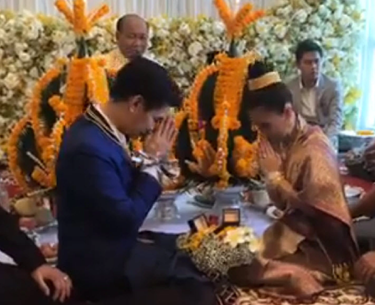 วิวาห์ไทย-ลาว !! บรรยากาศล่าสุดพิธีมงคลสมรส "ฟลุค - แอปเปิ้ล" ญาติสองฝ่ายร่วมเป็นสักขีพยาน