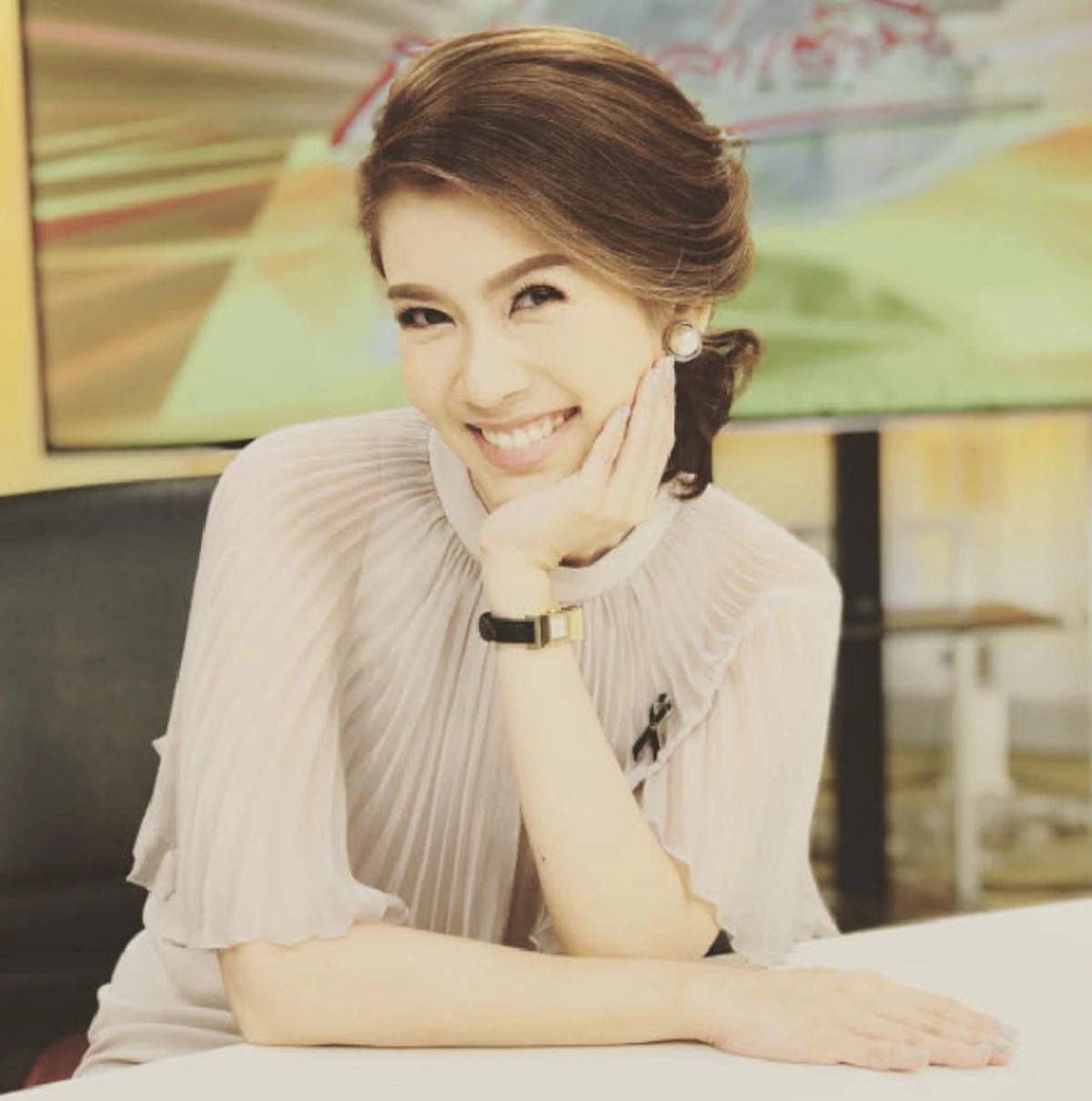 เปิดภาพ !! "บิว" น้องสาวผู้ประกาศข่าวชื่อดัง "ไบร์ท พิชญทัฬห์" ที่หลายคนไม่เคยเห็น..บอกเลยงานดีทั้งบ้าน !! (ชมภาพ)