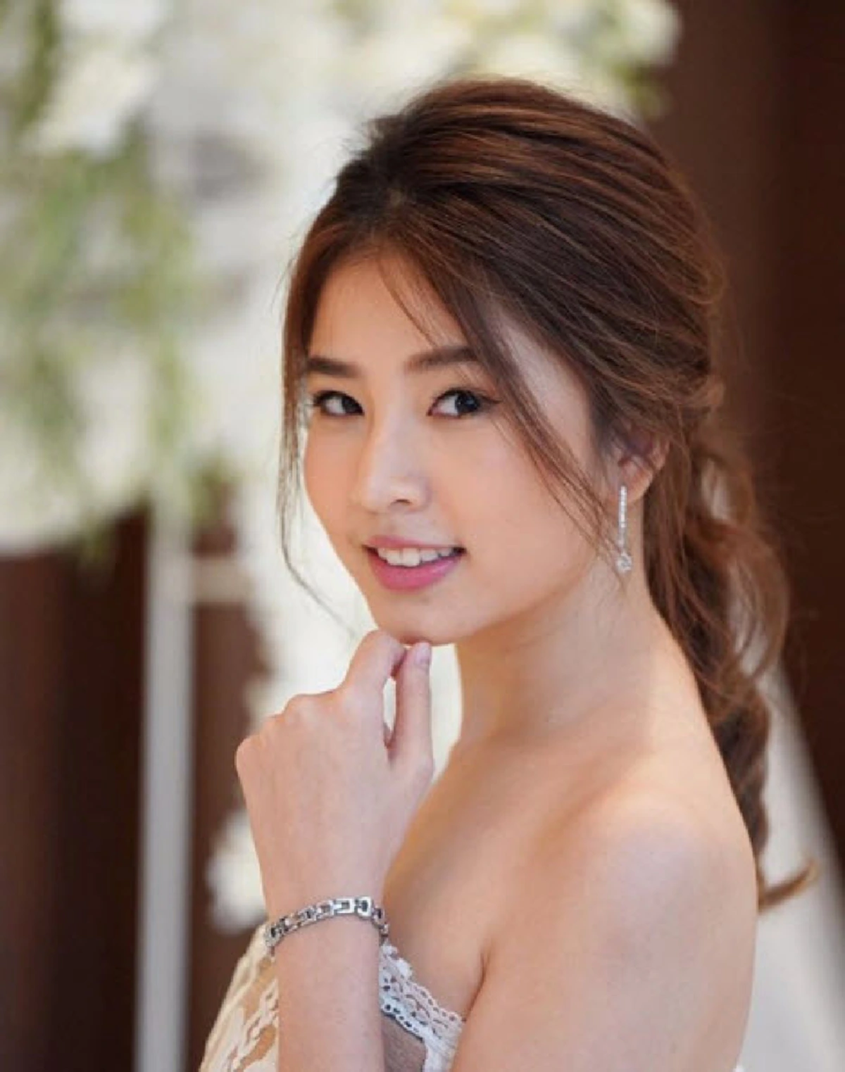 #แตกตื่นกันทั้งงาน!!  “ฝน ฮอร์โมน” งานเข้า “เก็บเต้าไม่เนียน” จนแต๊บหลุด! ทำหนุ่มๆพากันช็อค! ตาถลนกันทุกคน !! (ชมภาพ)