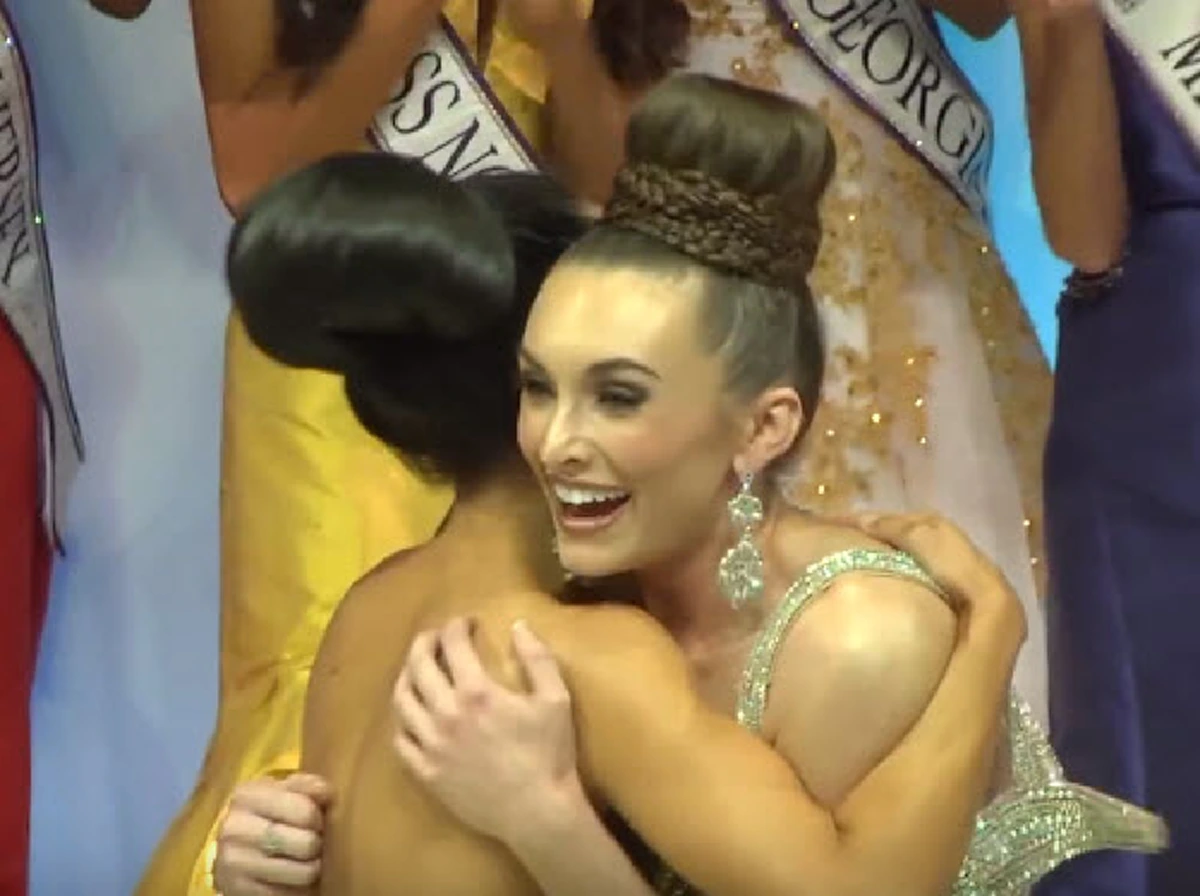 กว่ามงจะลงไม่ใช่เรื่องง่าย !!! เปิดคลิปวินาที "สวมมงฯ" ที่ลำบากที่สุดในประวัติศาสตร์นางงาม !!??