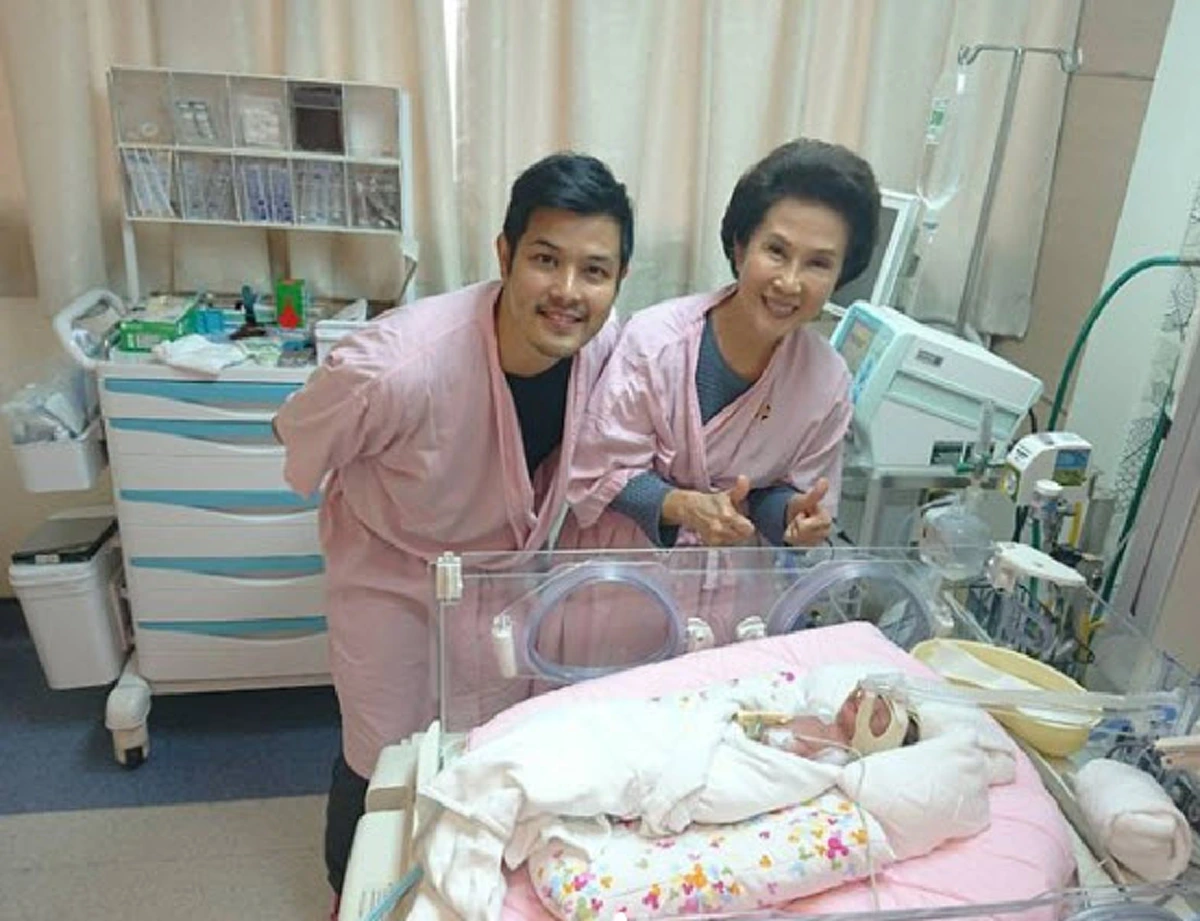 ชุดใหญ่ไฟกระพริบ !!! "ย่าดวงดาว" จัดของรับขวัญหลานสาวมูลค่ากว่า "แสนบาท" !!??