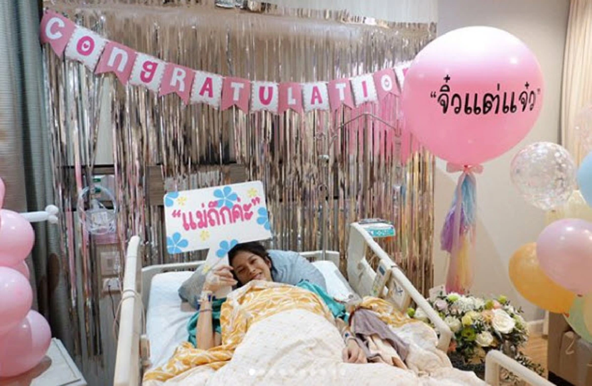 ชุดใหญ่ไฟกระพริบ !!! "ย่าดวงดาว" จัดของรับขวัญหลานสาวมูลค่ากว่า "แสนบาท" !!??