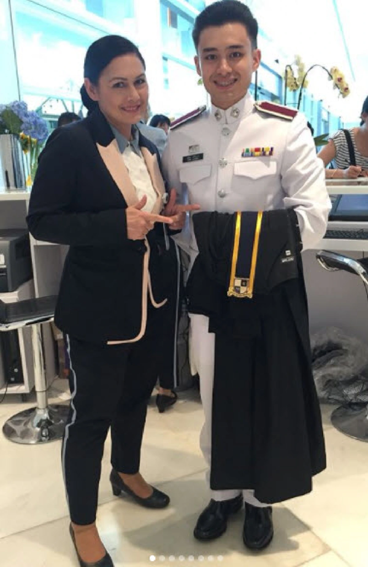 ความภูมิใจในตัวลูก !!! อดีตนางเอกลูกครึ่ง "กันตา ดานาว" สุดปลื้ม "ไมค์กี้" คว้าปริญญาโท - พร้อมดีกรีหนุ่มในเครื่องแบบตามรอยคุณพ่อ