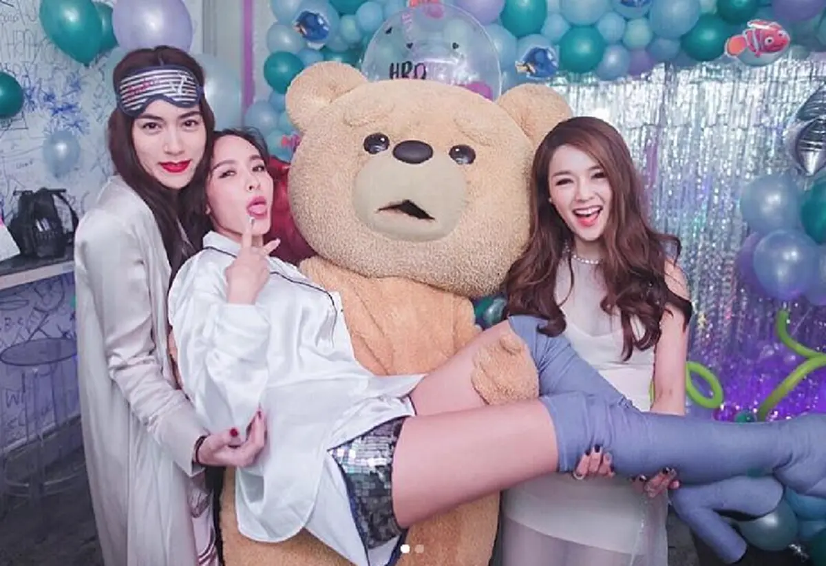 หวานน้ำตาลเรียกพี่ !!! "น้ำชา" ยิ้มแก้มปริ หลังคนรู้ใจ ยกเค้กเซอร์ไพรส์วันเกิด กลบข่าวลือแยกทางกัน !?