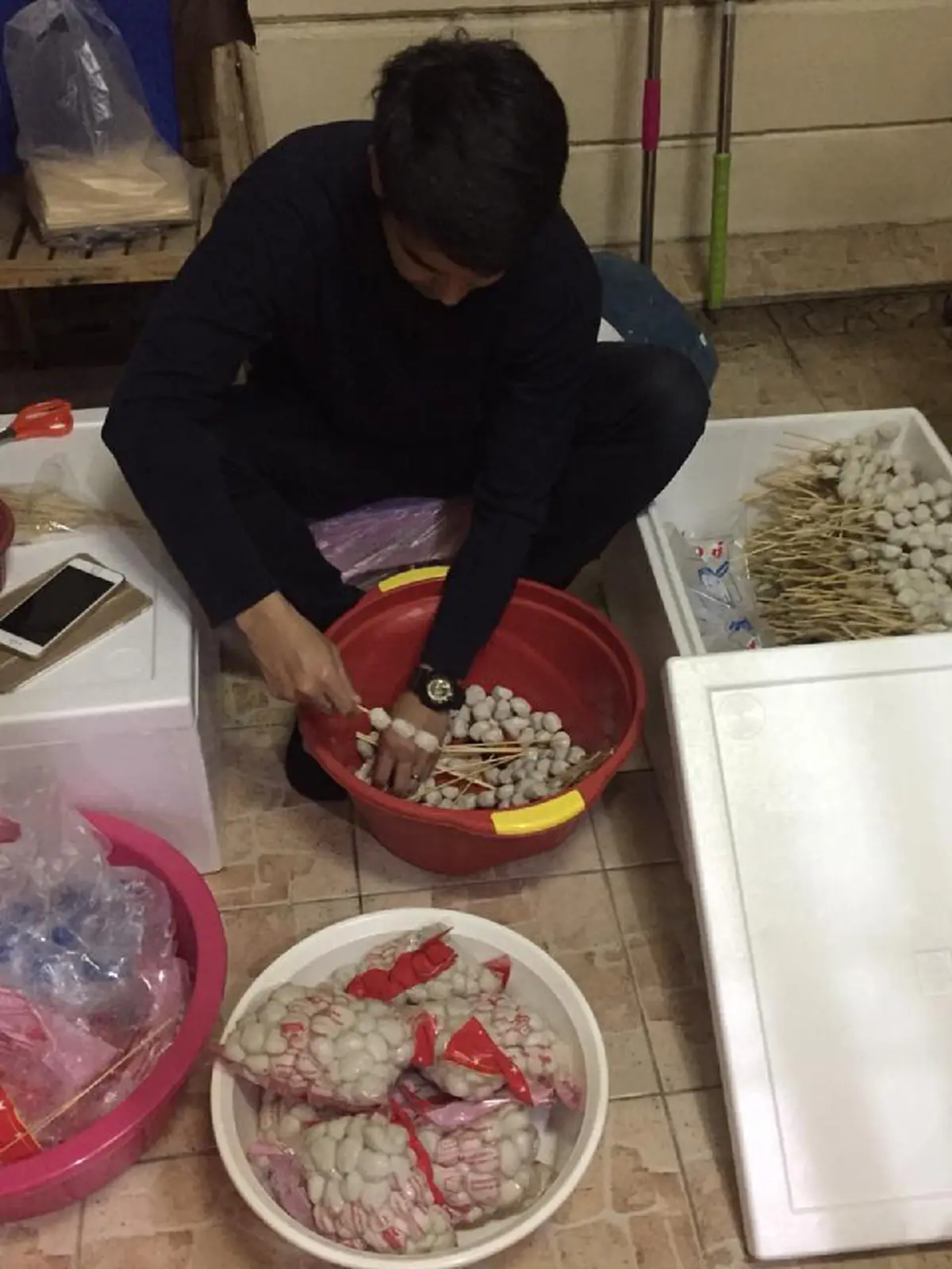 #อย่ามองคนแค่ภายนอก!! "พระเอกหนุ่มชื่อดัง" ปัจจุบันกลายเป็นพ่อค้าลูกชิ้นปิ้ง บอกทุกๆอาชีพ มีเกียรติเเละศักดิ์ศรี ติดดินสุดๆ !! (ชมภาพ)