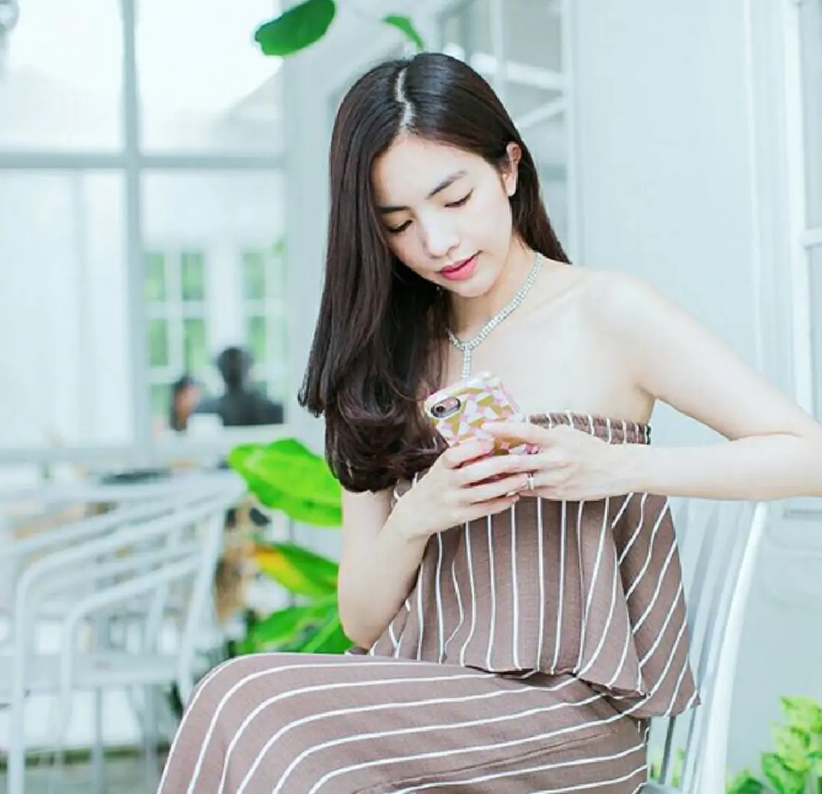 เปิดภาพล่าสุด !! นางเอกดัง "เจน ชมพูนุช" เคยรับบท "เกอร์" ในภาพยนตร์ "ปอบหวีดสยอง" ปัจจุบันลูก 2 แล้ว แต่ความเซ็กซี่ไม่เคยเปลี่ยนแปลง !!